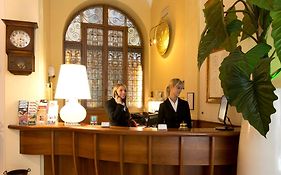 Hotel De La Pace